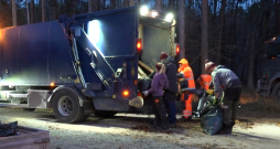 Lapu nodošanas punktā sastaptie iedzīvotāji atzīst, ka pirms siet ciet maisus cenšas tos rūpīgi pārbaudīt, lai gliemežu tur nebūtu.