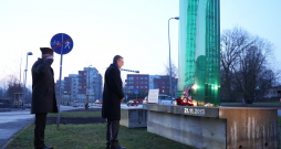 21.11.2025. Valsts prezidents Edgars Rinkēvičs apmeklē Zolitūdes traģēdijā bojāgājušo piemiņas vietu. 