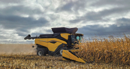 'New Hollans Corn Heder' agrgegāts.