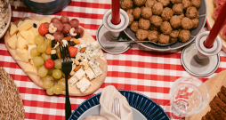 Gaļas bumbiņas zviedru gaumē. Gaļas bumbiņas zviedru gaumē.