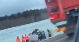 Saldus novadā avārijā gājuši bojā trīs cilvēki.