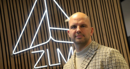 "Mūsu segmentā – specifiska izmēra un augstas kvalitātes finierskaida – ir mazāk konkurentu, tāpēc esam pārliecināti par šī biznesa virziena attīstību," uzskata "ZLM Birch" valdes loceklis Kristaps Grietiņš.