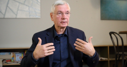 Kārlis Šadurskis: "Skola ir tas posms, kas veido mūsu nākotnes sabiedrību. Un tas taču ir absolūti nenormāli, ja mūsu jaunā paaudze nav spējīga latviski saprasties."