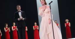 Gada aktrises balvu saņēma Maija Doveika par Blanšas lomu izrādē "Ilgu tramvajs" Latvijas Nacionālajā teātrī. Savā pateicības runā aktrise arī atzīmēja, ka "Spēlmaņu nakts" balvai nominēta jau septiņas reizes un beidzot sagaidījusi savu gandarījuma mirkli. "Tas, ko dara Maija Doveika, spēlējot Blanšu, ir vienkārši kaut kas neticams," sacīja žūrijas pārstāve.