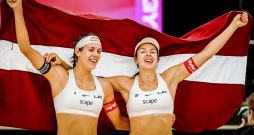 Nu arī Latvijas pludmales volejbolā, savulaik kā dāmu basketbolā, ir savas zelta meitenes – Tīna Graudiņa un Anastasija Samoilova 2025. gada pasaules čempiones!