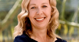 Arizonas Valsts universitātes profesore un Izglītības fakultātes dekāna vietniece globālās sadarbības jautājumos Iveta Silova.