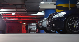 Ar jaunajiem likuma grozījumiem tiks panākts, ka daudzdzīvokļu ēkas autostāvvieta, noliktava vai cita palīgtelpa būs ierakstīta dzīvokļa īpašuma zemesgrāmatā un, to pārdodot, vairs nevajadzēs obligāti nosūtīt piedāvājumus izmantot pirmpirkuma tiesības kopīpašniekiem – citu dzīvokļu saimniekiem, kā tas ir pašlaik.