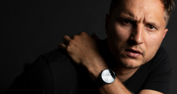 Niklāvs Kurpnieks: "Mana izrāde būs, kaut arī tas prasīja vairāk pūļu un laika. Esmu pats ieguvis tam finansējumu, nepieciešamās telpas, parādījis izrādi Jurim Žagaram, kurš atzina tās potenciālu."