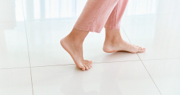 Silto grīdu apkure nodrošina vienmērīgu un patīkamu siltumu, brīvu telpu no radiatoriem, zemākas apkures izmaksas. Silto grīdu apkure nodrošina vienmērīgu un patīkamu siltumu, brīvu telpu no radiatoriem, zemākas apkures izmaksas.