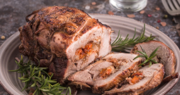 Liellopa daļas rulete ar aprikožu pildījumu.