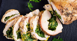 Cūkgaļas rulete ar spinātu pildījumu. Cūkgaļas rulete ar spinātu pildījumu.