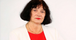 Maija Krekle: "Ir jānotur apziņa, ka jāiet cauri tumsas lokiem – vienalga, cik ilgi un tālu, tu tomēr iziesi tiem cauri. Diemžēl nekas nav mūžīgs, arī dzīve, bet tā gaisma acu priekšā jātur."