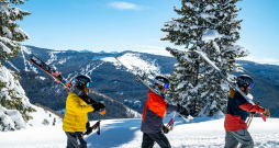 Slēpošanas apģērbi.