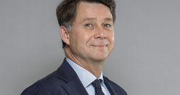 Dāniels Ulsons Zviedrijas vēstnieks Latvijā.