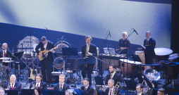 Ģitārists Mārcis Auziņš.