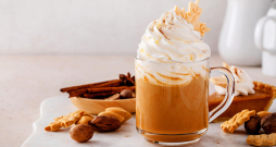 Karsts un smaržīgs dzēriens silda ne tikai ķermeni, bet arī garu. Karsts un smaržīgs dzēriens silda ne tikai ķermeni, bet arī garu.