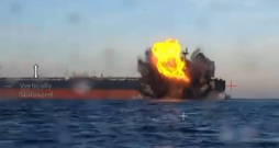 Sprādziena brīdis Ukrainas 29. novembra uzbrukumā Krievijas "ēnu flotes" tankkuģim Melnajā jūrā.