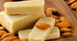 Marcipāna masa. Marcipāna masa.