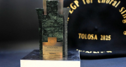 Jauniešu kora "Kamēr..." izcīnītā prestižā Eiropas koru "Grand Prix" trofeja. Jauniešu kora "Kamēr..." izcīnītā prestižā Eiropas koru "Grand Prix" trofeja.