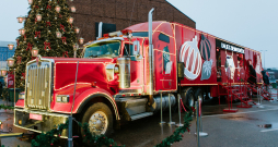 "Coca-Cola" Ziemassvētku automašīna Rīgā. "Coca-Cola" Ziemassvētku automašīna Rīgā.