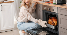 Cepeškrāsnī var gatavot dažādus ēdienus. Cepeškrāsnī var gatavot dažādus ēdienus.