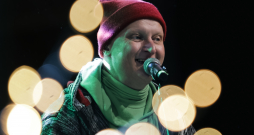 Mūziķu apvienības "Brīnumskapis" uzstāšanās Rātslaukumā. Mūziķu apvienības "Brīnumskapis" uzstāšanās Rātslaukumā.