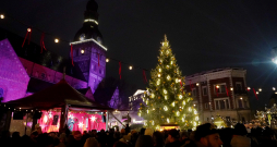 Atklāj Vecrīgas Ziemassvētku tirdziņu Atklāj Vecrīgas Ziemassvētku tirdziņu