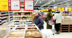 Lai arī digitālie cenu salīdzināšanas rīki audzē popularitāti, ir apšaubāms, vai to spēkos būs panākt reālu cenu pārtikas samazinājumu arī pēc tam, kad trīs lielākajiem pārtikas veikalu tīkliem "Rimi", "Lidl" un "Maxima" ir noteikts pienākums ik dienu ziņot Centrālajai statistikas pārvaldei par noteiktu pārtikas preču cenām. Lai arī digitālie cenu salīdzināšanas rīki audzē popularitāti, ir apšaubāms, vai to spēkos būs panākt reālu cenu pārtikas samazinājumu arī pēc tam, kad trīs lielākajiem pārtikas veikalu tīkliem "Rimi", "Lidl" un "Maxima" ir noteikts pienākums ik dienu ziņot Centrālajai statistikas pārvaldei par noteiktu pārtikas preču cenām.