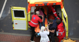 Pacienti bieži izmanto elektroniskās pieraksta iespējas, bet dodas arī klātienē vai zvana uz dažādām reģistratūrām, lai atrastu tuvāko pieejamo konsultāciju. Pacienti bieži izmanto elektroniskās pieraksta iespējas, bet dodas arī klātienē vai zvana uz dažādām reģistratūrām, lai atrastu tuvāko pieejamo konsultāciju.