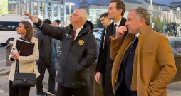 Pirms sarunām Kremlī Krievijas diktatora Vladimira Putina pārstāvis Kirils Dmitrijevs Maskavas centrā bija redzams pastaigājoties ar ASV prezidenta Donalda Trampa znotu Džaredu Kušneru un sūtni Stīvu Vitkofu.