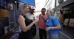 "Četri uz koferiem" Tokijā.