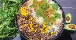 Meksikāņu panna ar rīsiem un brieža gaļu.