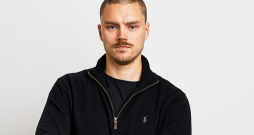 "Teju visi "FYUL" nodokļi ir saistīti ar darbaspēka atalgojumu – iedzīvotāju ienākuma nodokļiem un sociālajām iemaksām. Tas parāda, cik lielu lomu uzņēmuma darbībā spēlē spēcīgi un labi atalgoti darbinieki," secina "FYUL" ("Printify" + "Printful") stratēģijas un komercdarbības ģenerāldirektors Kaspars Sils. "Teju visi "FYUL" nodokļi ir saistīti ar darbaspēka atalgojumu – iedzīvotāju ienākuma nodokļiem un sociālajām iemaksām. Tas parāda, cik lielu lomu uzņēmuma darbībā spēlē spēcīgi un labi atalgoti darbinieki," secina "FYUL" ("Printify" + "Printful") stratēģijas un komercdarbības ģenerāldirektors Kaspars Sils.