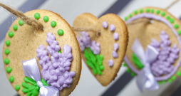 Baltās lavandu mīklas piparkūkas. Baltās lavandu mīklas piparkūkas.