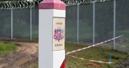 Latvijas Iekšlietu ministrija turpinot uzstāt, lai Eiropas institūcijas aprēķinos ņem vērā arī Latvijas faktisko ieguldījumu "četru gadu cīņā ar migrantu instrumentalizāciju uz Eiropas Savienības ārējās austrumu robežas, tās izbūvi". Latvijas Iekšlietu ministrija turpinot uzstāt, lai Eiropas institūcijas aprēķinos ņem vērā arī Latvijas faktisko ieguldījumu "četru gadu cīņā ar migrantu instrumentalizāciju uz Eiropas Savienības ārējās austrumu robežas, tās izbūvi".