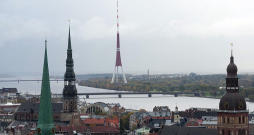 Pašvaldību obligāciju jeb parādzīmju izlaišana varētu būt būtisks papildinājums vietējo vajadzību finansējuma buķetē, jo tā būtu iespēja gan tikt pie daudzgadīga finansējuma, gan arī dotu pienesumu kapitāla tirgus attīstībā Latvijā, piedāvājot privātajiem investoriem veidu, kā droši un samērā ienesīgi ieguldīt naudu. Rīga ir celmlauzis šajā kustībā. Pašvaldību obligāciju jeb parādzīmju izlaišana varētu būt būtisks papildinājums vietējo vajadzību finansējuma buķetē, jo tā būtu iespēja gan tikt pie daudzgadīga finansējuma, gan arī dotu pienesumu kapitāla tirgus attīstībā Latvijā, piedāvājot privātajiem investoriem veidu, kā droši un samērā ienesīgi ieguldīt naudu. Rīga ir celmlauzis šajā kustībā.