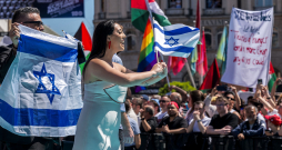 Izraēlas dziedātāja Juvala Rafaela. Izraēlas dziedātāja Juvala Rafaela.