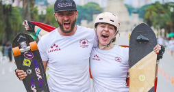 Ar brāļa Gustava Gailīša padomiem pirmo reizi pasaules čempionātā laureāta vidū iekļuva Dominika Ozoliņa. Ar brāļa Gustava Gailīša padomiem pirmo reizi pasaules čempionātā laureāta vidū iekļuva Dominika Ozoliņa.