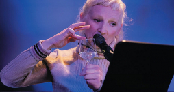 Koncertprogrammā "Guna Zariņa. "Dzeltenais Trotuārs"" skanēs komponistes Annas Veismanes oriģinālmūzika un novatoriskās latviešu modernisma pārstāves, dzejnieces Montas Kromas dzejas darbi. Koncertprogrammā "Guna Zariņa. "Dzeltenais Trotuārs"" skanēs komponistes Annas Veismanes oriģinālmūzika un novatoriskās latviešu modernisma pārstāves, dzejnieces Montas Kromas dzejas darbi.