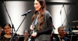 Komponiste Anna Fišere saņēma "Lielo mūzikas balvu 2022" par operu "Vēsā". Komponiste Anna Fišere saņēma "Lielo mūzikas balvu 2022" par operu "Vēsā".