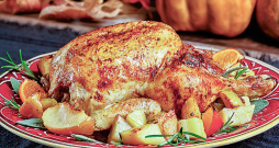 Ar āboliem, apelsīniem un kastaņiem pildīta vista. Ar āboliem, apelsīniem un kastaņiem pildīta vista.