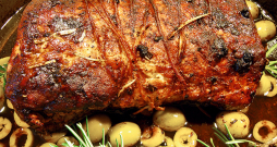 Cūkas cepetis sarkanvīnā.