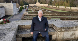 Andrejs Ķeizars, nodibinājuma "Rubeņa fonds" valdes loceklis, latviešu nacionālo partizānu vēstures iemūžināšanas entuziasts, Atzinības krusta komandieris Brāļu kapos Rīgā: "Vai mūsu senčiem, arī nacionālajiem partizāniem, vispār bija vērts par mums cīnīties? Protams, ka bija! Kad sarkanā armija 1944. gada rudenī jau nākusi uz Kurzemi, piemēram, ģenerāļa Jāņa Kureļa karavīri tomēr vienojušies – cīnīsimies kaut vai par kapa vietu dzimtajā zemē! Lūk, tas ir patriotisma augstākais slieksnis!" Andrejs Ķeizars, nodibinājuma "Rubeņa fonds" valdes loceklis, latviešu nacionālo partizānu vēstures iemūžināšanas entuziasts, Atzinības krusta komandieris Brāļu kapos Rīgā: "Vai mūsu senčiem, arī nacionālajiem partizāniem, vispār bija vērts par mums cīnīties? Protams, ka bija! Kad sarkanā armija 1944. gada rudenī jau nākusi uz Kurzemi, piemēram, ģenerāļa Jāņa Kureļa karavīri tomēr vienojušies – cīnīsimies kaut vai par kapa vietu dzimtajā zemē! Lūk, tas ir patriotisma augstākais slieksnis!"