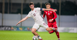 Latvijas U-21 izlases kapteinis Ivans Patrikejevs iepriekšējo pusotru gadu pavadīja Igaunijas vienībā Nemmes "Kalju", kuras rindās aizvadītajā sezonā čempionātā piedalījās 33 spēlēs un izcēlās ar astoņiem gūtiem vārtiem, palīdzot izcīnīt trešo vietu. Pussargs guva vārtus arī UEFA Konferences līgas kvalifikācijā, kur tika sasniegta otrā kārta. Tiesības uz Patrikejevu pieder "Liepājai" un vēl nav skaidrības, kur viņš spēlēs nākamajā gadā. 20 gadus vecais futbolists attālināti studē vadības zinības Ekonomikas un kultūras augstskolas otrajā kursā, mācību process notiek latviešu valodā un sekmes esot labas. Latvijas U-21 izlases kapteinis Ivans Patrikejevs iepriekšējo pusotru gadu pavadīja Igaunijas vienībā Nemmes "Kalju", kuras rindās aizvadītajā sezonā čempionātā piedalījās 33 spēlēs un izcēlās ar astoņiem gūtiem vārtiem, palīdzot izcīnīt trešo vietu. Pussargs guva vārtus arī UEFA Konferences līgas kvalifikācijā, kur tika sasniegta otrā kārta. Tiesības uz Patrikejevu pieder "Liepājai" un vēl nav skaidrības, kur viņš spēlēs nākamajā gadā. 20 gadus vecais futbolists attālināti studē vadības zinības Ekonomikas un kultūras augstskolas otrajā kursā, mācību process notiek latviešu valodā un sekmes esot labas.