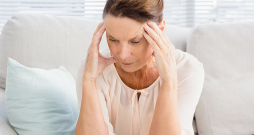 Saspringuma tipa galvassāpes palīdz mazināt relaksējoši vingrinājumi.