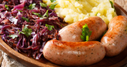 Sautēti sarkanie kāposti ar brūklenēm un sarkanvīnu. Sautēti sarkanie kāposti ar brūklenēm un sarkanvīnu.