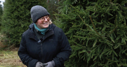 Stādaudzētavas “Meža Rasas” saimniece Aija Ozoliņa.