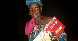 "Lāču" ražojumi Āfrikas veikalos nav redzēti, taču autora sievas vecmāmuļa Dženova dāvanā pasniegtos cepumus novērtēja ļoti atzinīgi.