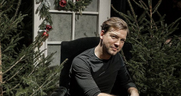 Mārtiņš Kalita: "Man ir ļoti būtiski, ka, gaidot Ziemassvētkus, varam mūsu reizumis tik pelēko pasauli padarīt īpašāku. Koncerts ir brīnišķīgs veids, kā varu izpaust šo svētku sajūtu."