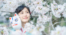 Tāpat bija spēkā ticējums, ka kaķis spēj pieņemt sievietes vai bērna veidolu... Tāpat bija spēkā ticējums, ka kaķis spēj pieņemt sievietes vai bērna veidolu...